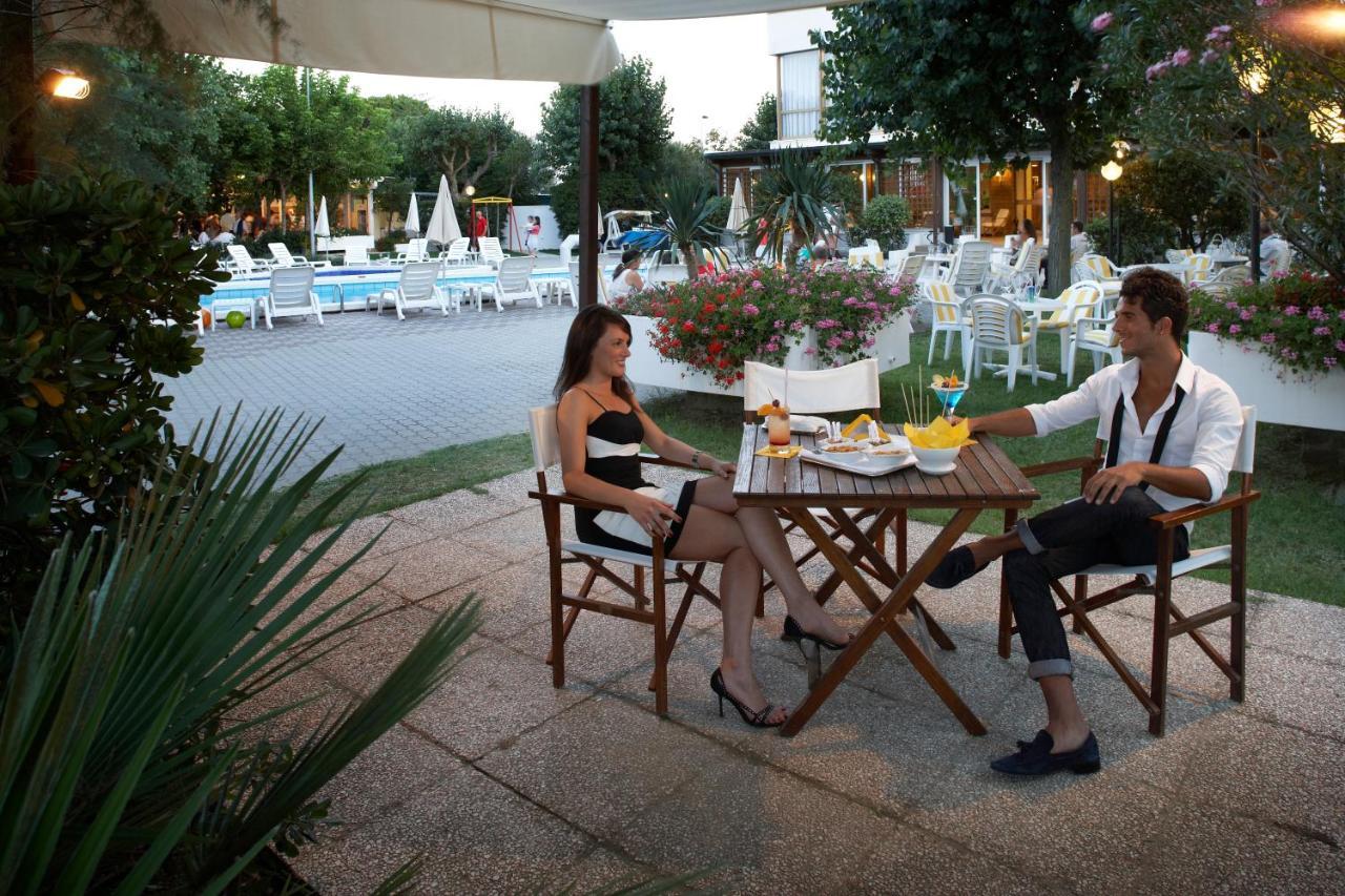 Alexandra Plaza Hotel Riccione Exterior photo