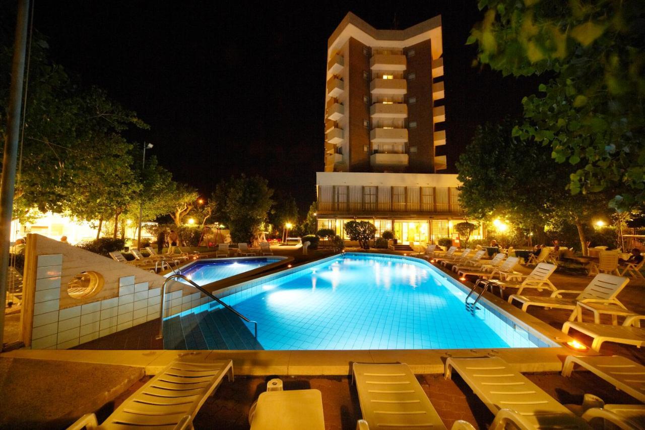 Alexandra Plaza Hotel Riccione Exterior photo