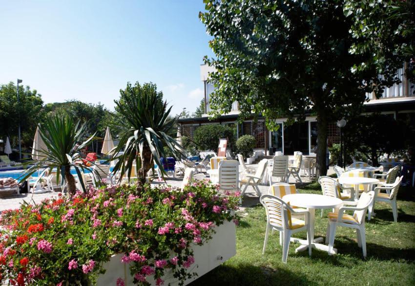 Alexandra Plaza Hotel Riccione Exterior photo