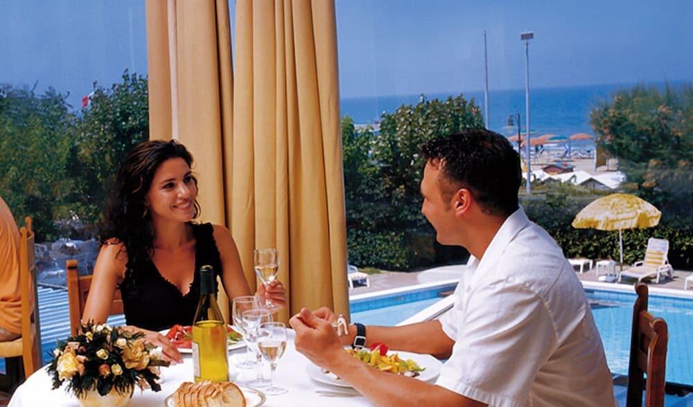 Alexandra Plaza Hotel Riccione Exterior photo