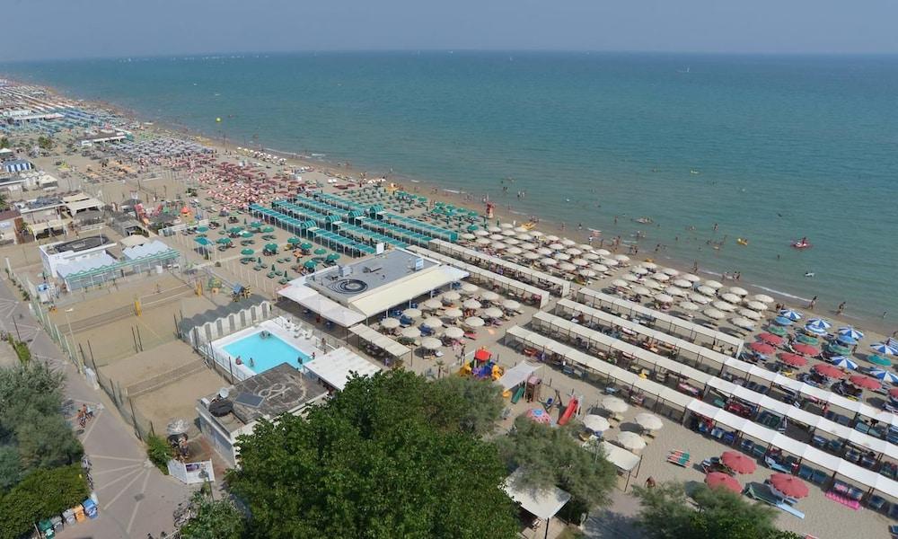 Alexandra Plaza Hotel Riccione Exterior photo