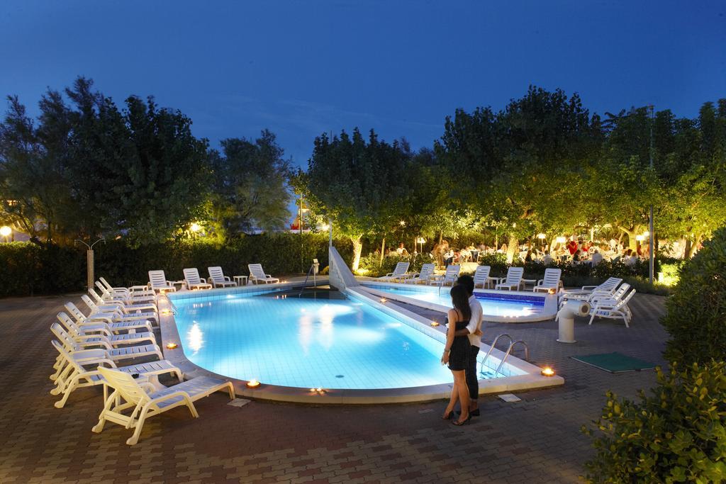 Alexandra Plaza Hotel Riccione Exterior photo